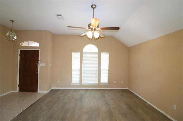 Foto del edificio - 8520 Rock Creek Dr