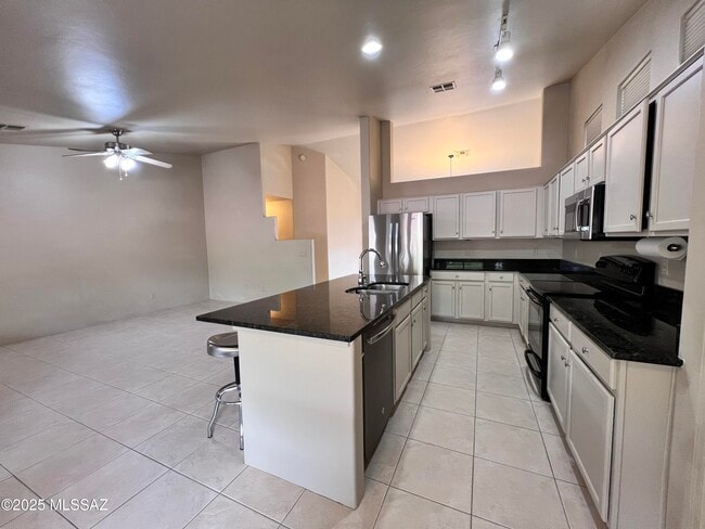 Building Photo - 8679 N Ahwatukee Way