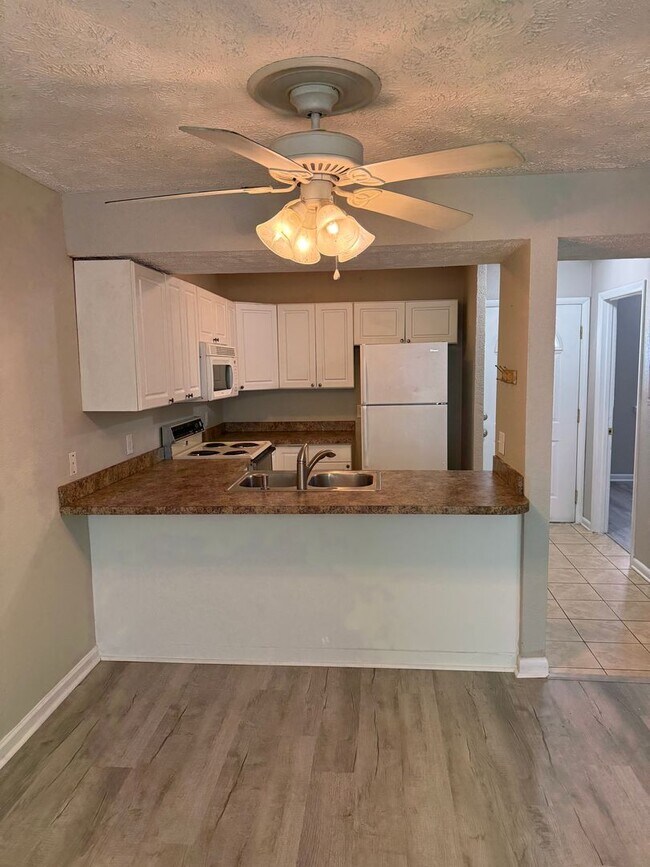 Building Photo - COASTAL VILLA APARTMENTS