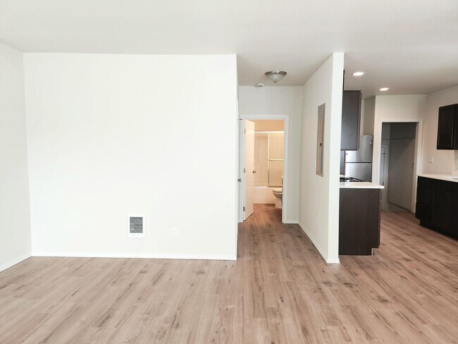 Building Photo - Fully Renovated Townhomes! Brand New Stain...