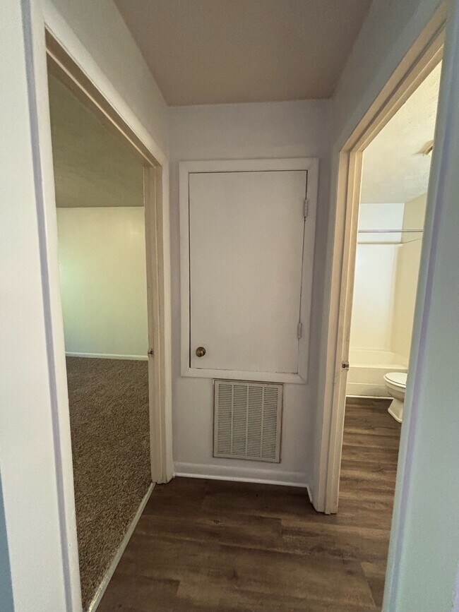 Foto del edificio - 6400 Starbrook Dr