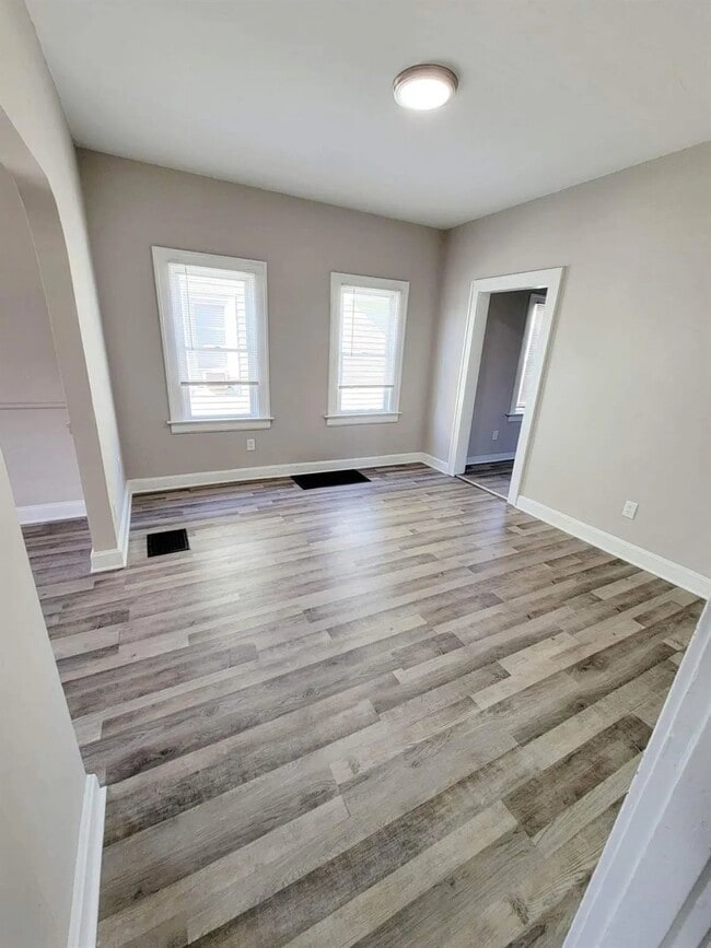 Building Photo - 1128 Hensley Ave