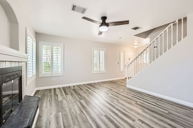 Building Photo - Beautiful and Nicely Remodeled Henderson T...