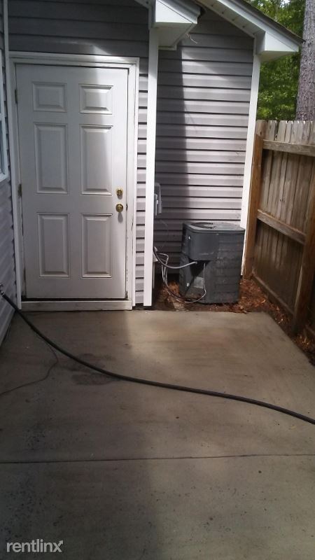 Building Photo - 2 br, 2.5 bath Townhome - 521 Travelers Blvd