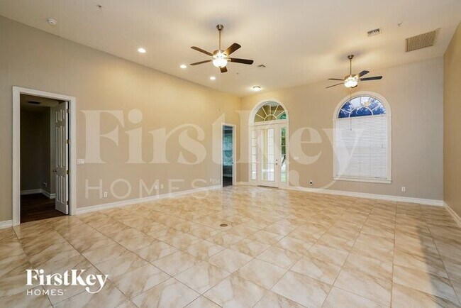 Foto del edificio - 16710 Oak Grove Ct