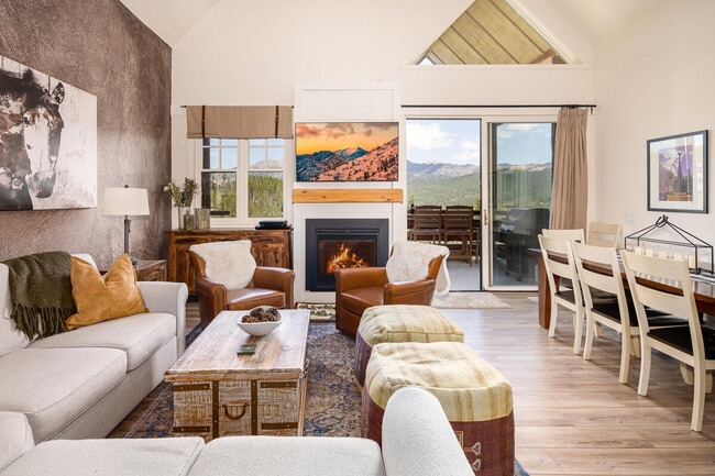 Building Photo - c4 Saddle Ridge Rd