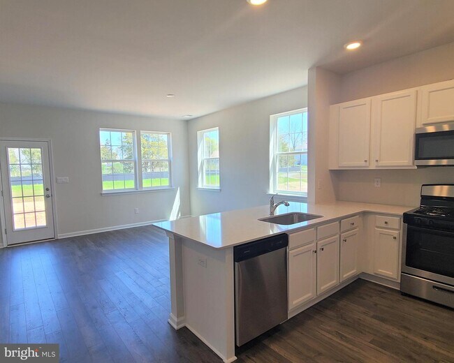 Building Photo - 874 PEACEFUL Ln