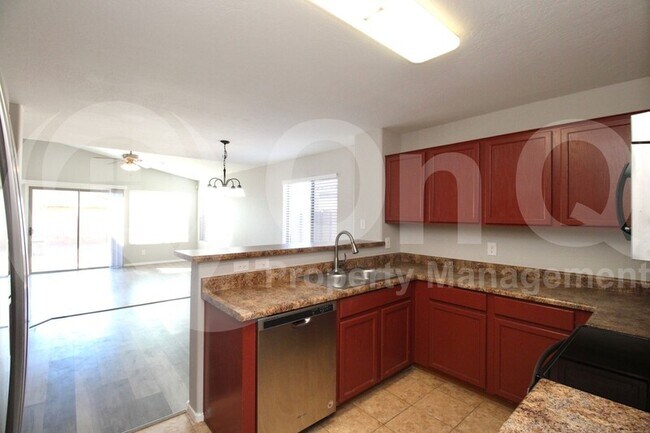 Foto del edificio - 16673 W Tasha Dr