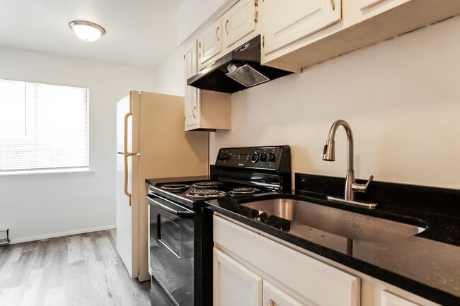Building Photo - 33rd W Ave Apartments
