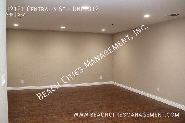Foto del edificio - 12121 Centralia St