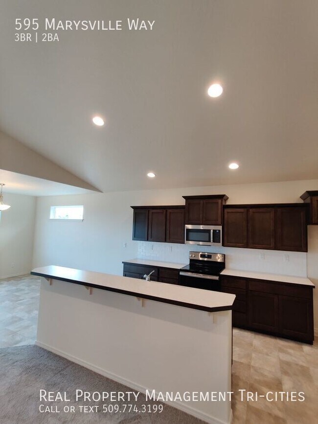 Foto del edificio - Newer Home in South Richland