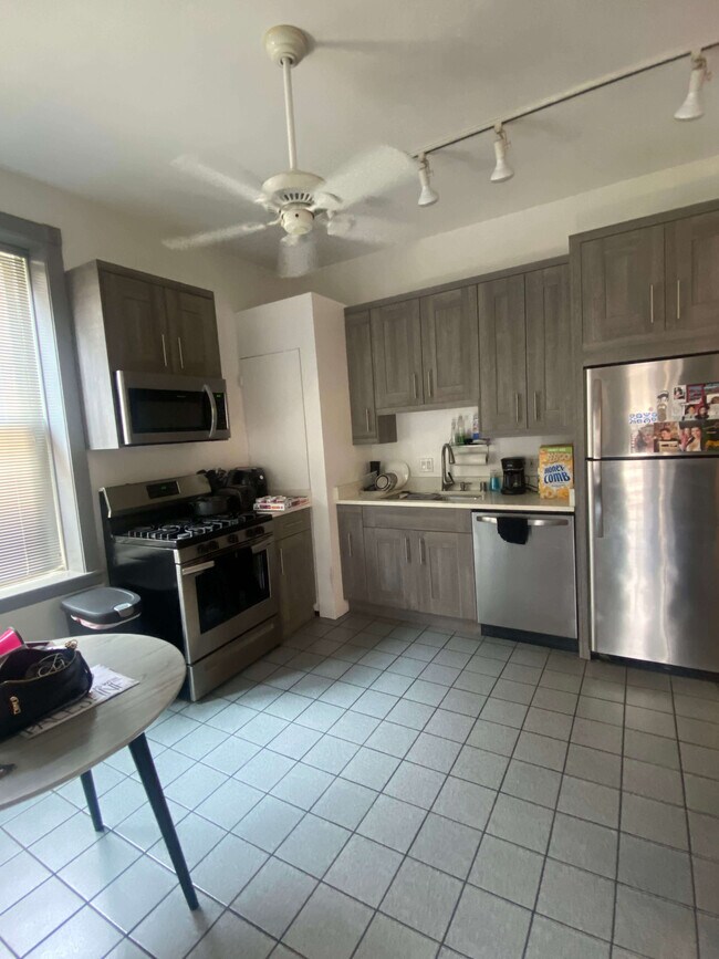 Foto del edificio - 2553 W Cortez St