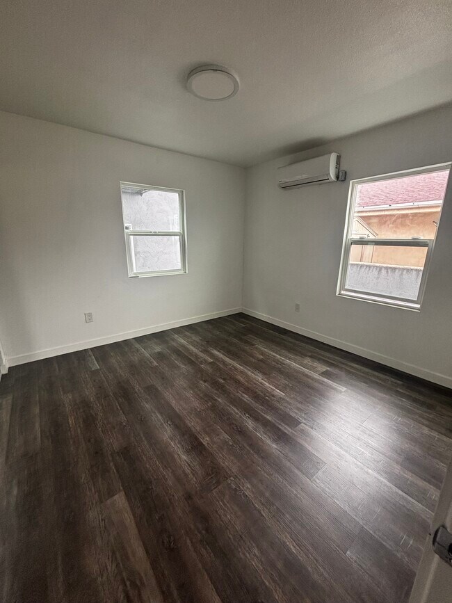 Building Photo - 1672 W 36th St