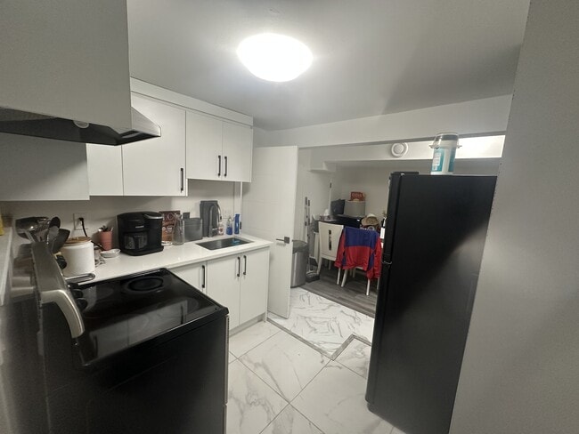 Building Photo - 24765 Halnor Ave