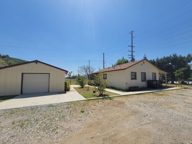 Building Photo - Kendall - 2140