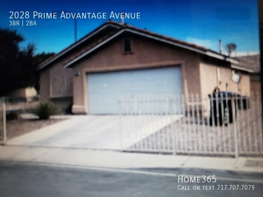 Foto principal - This single-story 3-bedroom 2-bath home si...