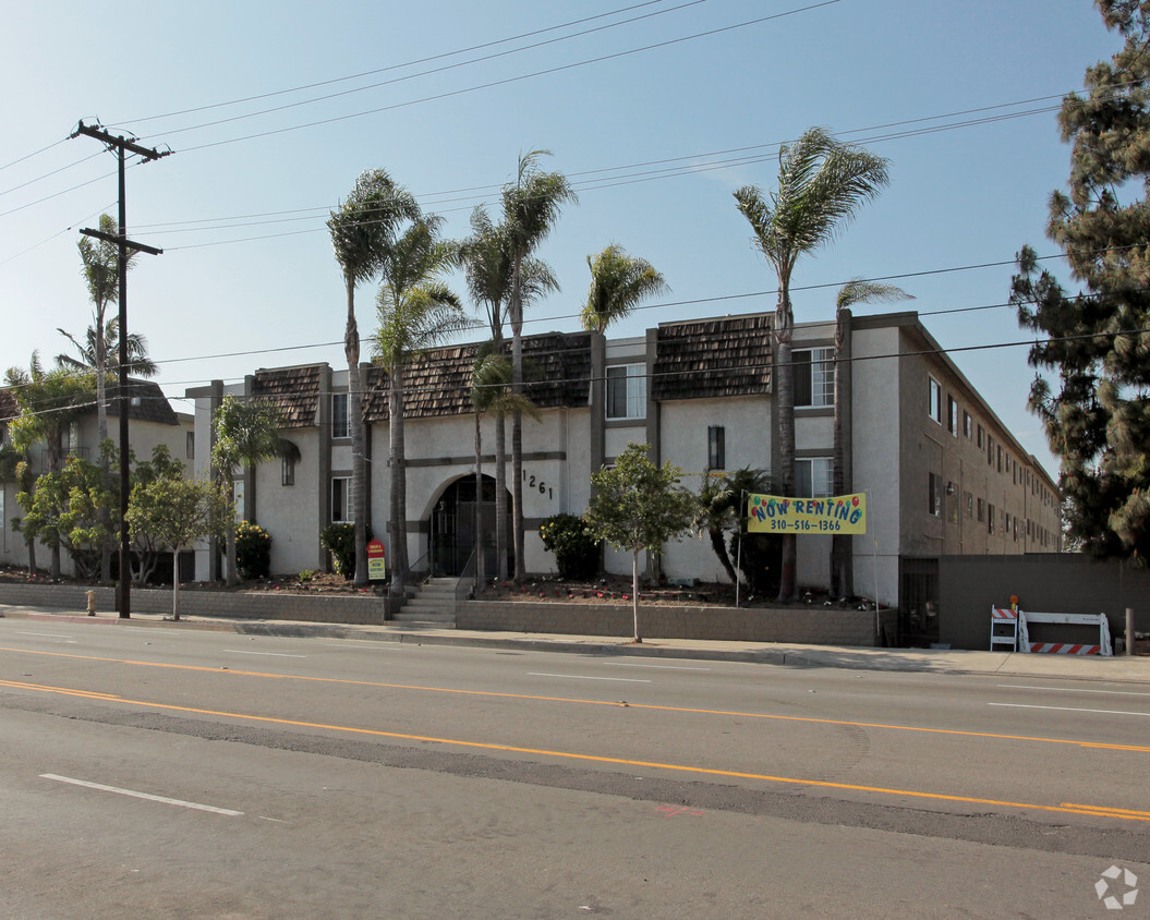 Primary Photo - Royal Palms Apartments