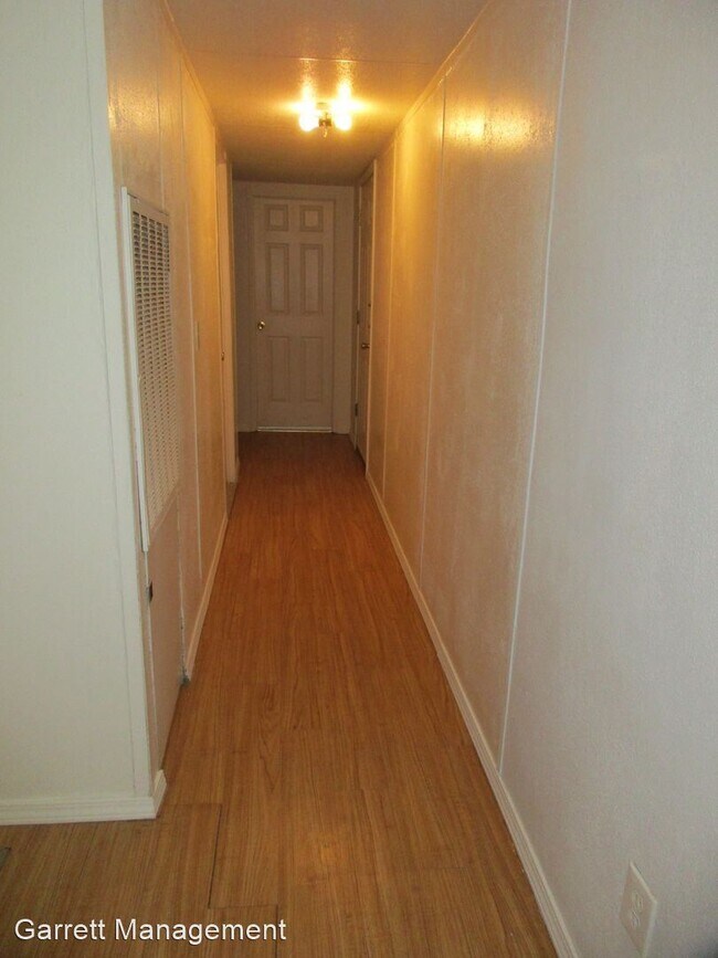 Building Photo - 4 br, 2 bath House - 1023 Iroquois Dr