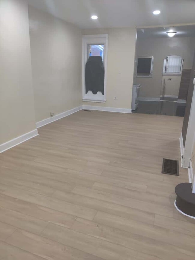 Building Photo - 617 E Hilton St