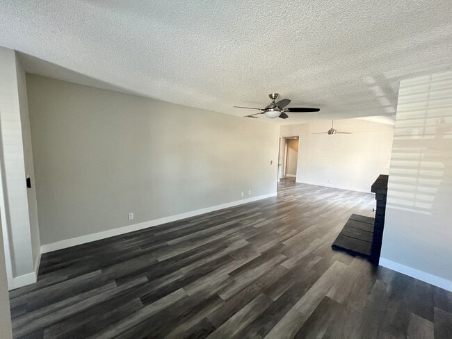 Building Photo - SAC T 4824 - 4826