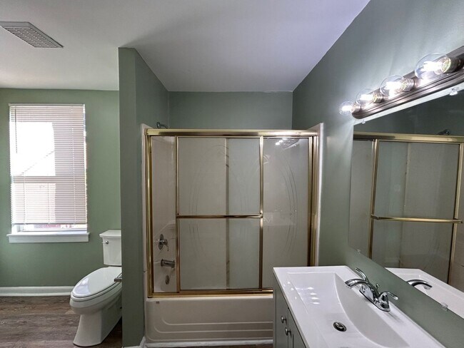 Building Photo - Baltimore - 3 Bedrooms and 1 bath Available!