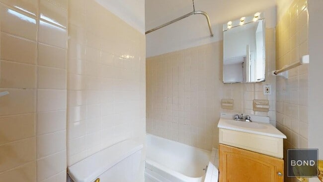 Building Photo - 324 E 91st St