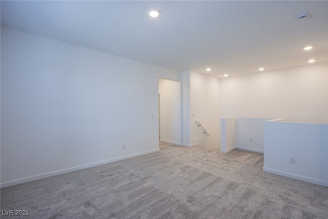 Building Photo - 2527 Venetia Pointe St