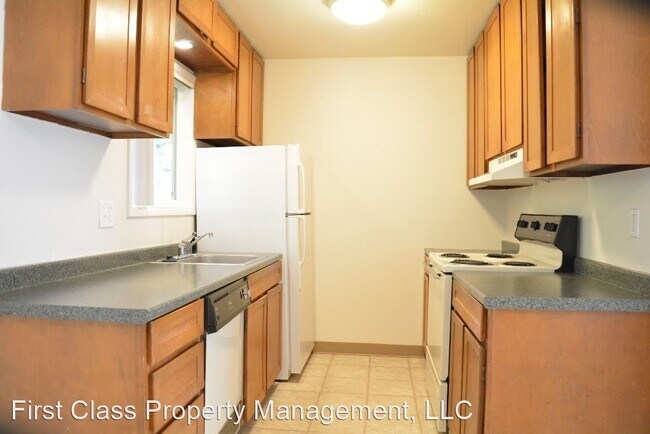 Building Photo - 3853 Lake Grove Ave