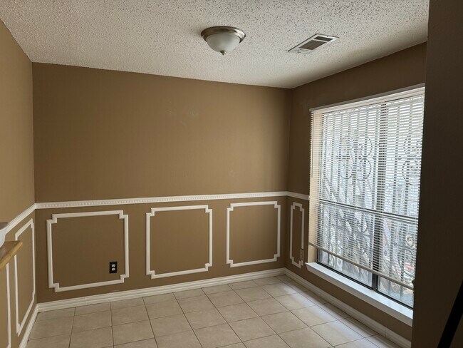 Building Photo - 3977 Tanglewilde St