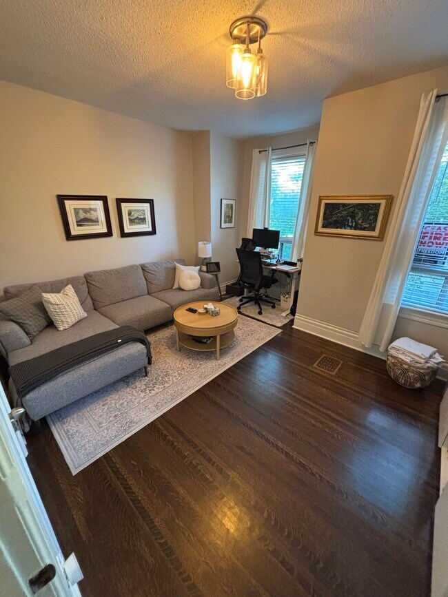 Photo du bâtiment - Beautifully renovated 2 bedroom apartment.
