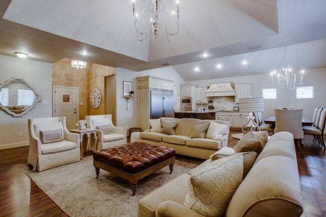 Building Photo - Breathtaking Property Available September