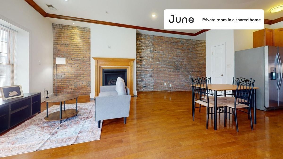 Room in Shared 3 bed/3.5 bath home - Room in Shared 3 bed/3.5 bath home