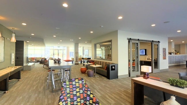 Regatta Sloan�s Lake Apartments Denver, CO