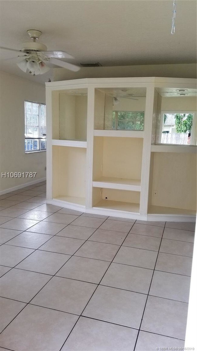 Foto del edificio - 1795 SW 22nd St