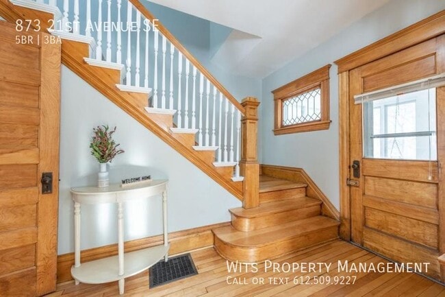 Building Photo - 873 21st Ave SE