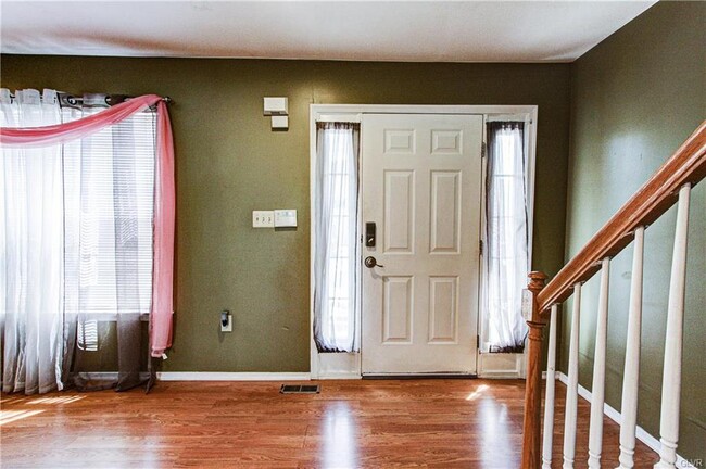 Building Photo - 966 Ramblewood Ln