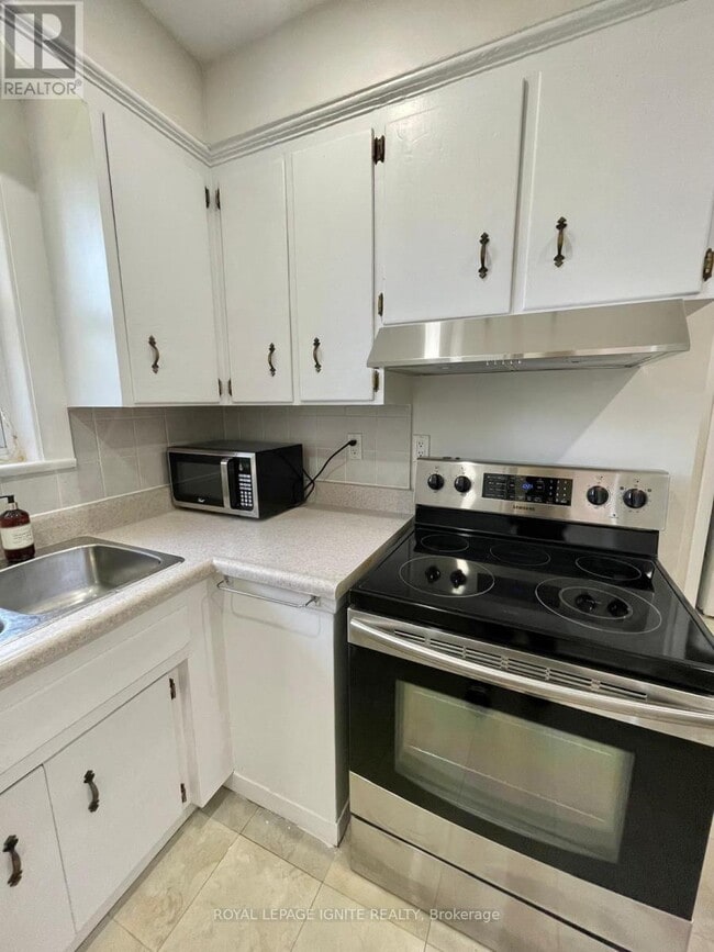 Building Photo - 39 Greenock Ave