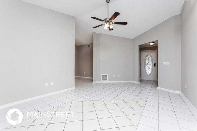 Building Photo - 231 Lago Vista St