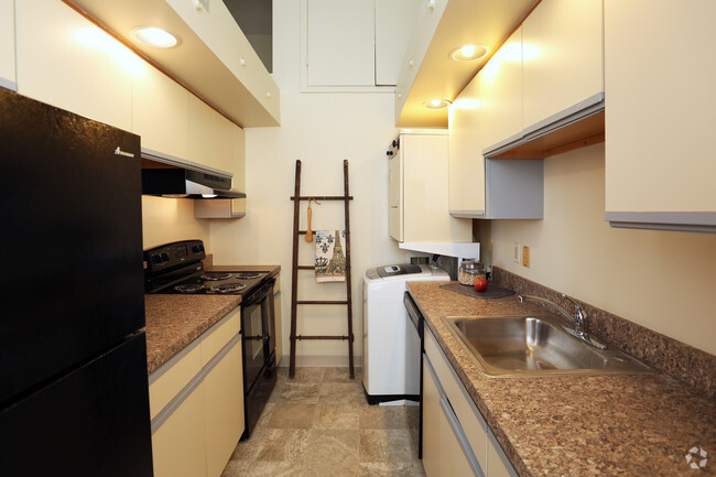 Kitchen - Hardware Lofts, Lancaster, PA (#3356)