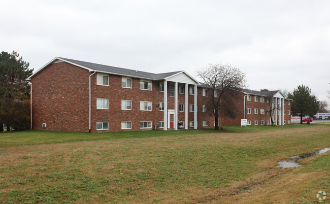 Building Photo - Colonial Estates Apartments