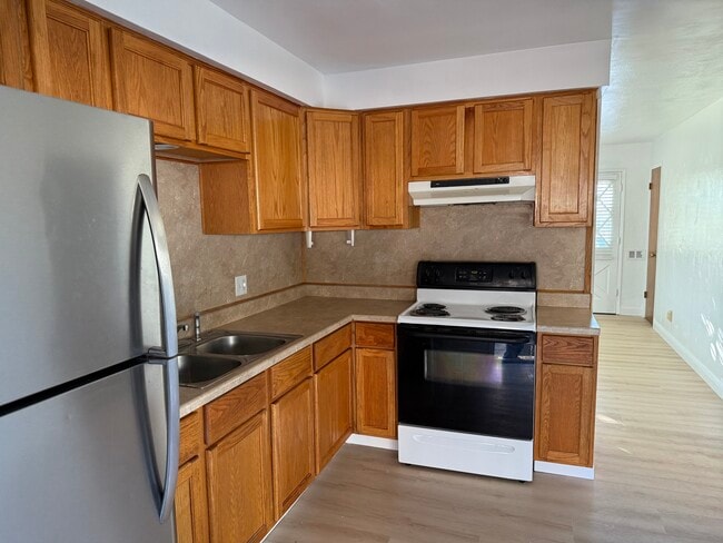 Kitchen - 614 S Lower Sacramento Rd