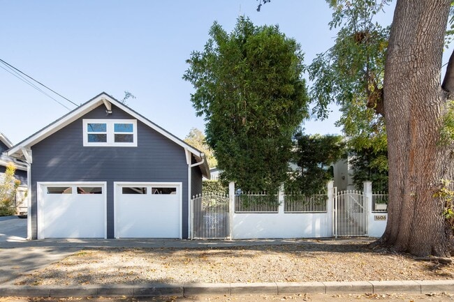 Building Photo - 1606 Myra Ave