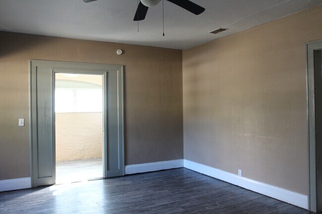 Foto del edificio - 1114 W Lincoln Ave