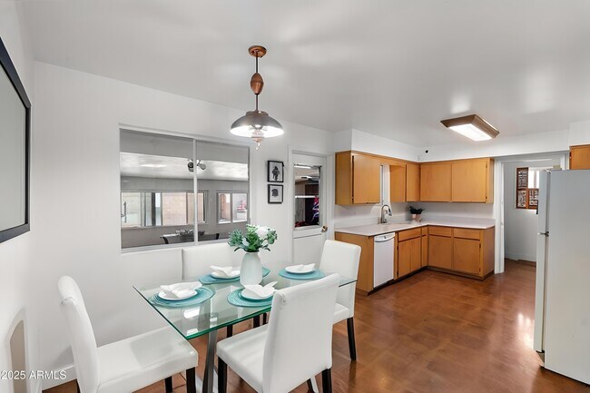 Foto del edificio - 817 W Romo Jones St