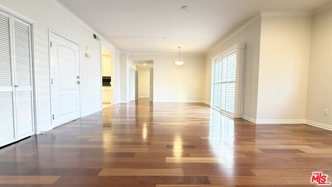 Foto del edificio - 956 S Wilton Pl
