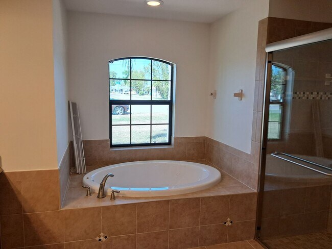 Foto del edificio - Beautiful 4/2 in Cape Coral