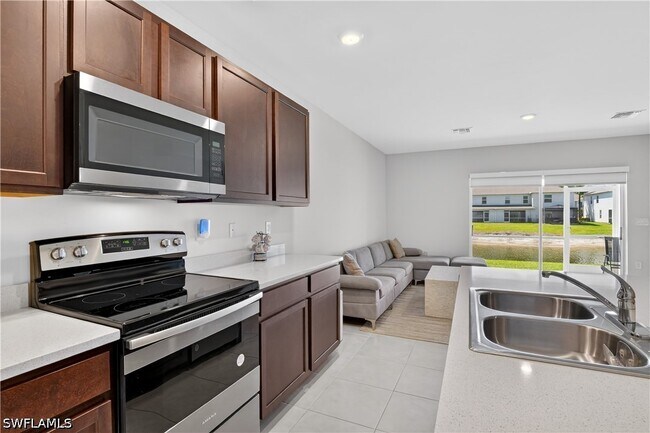 Foto del edificio - 15396 Wildflower Cir