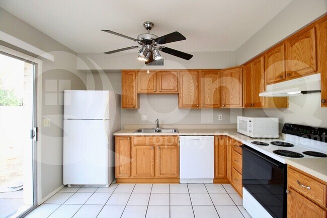 Foto del edificio - 1912 E Intrepid Ave