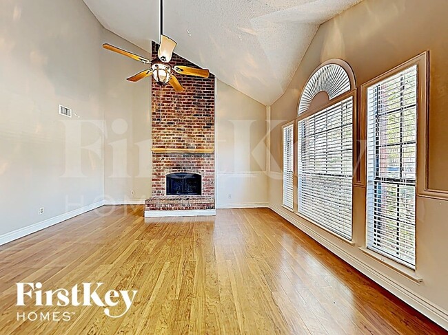 Foto del edificio - 4338 Walsh Ln