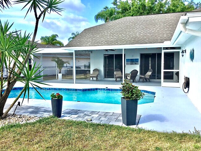 Piscina con terraza - 5714 29th Ct E